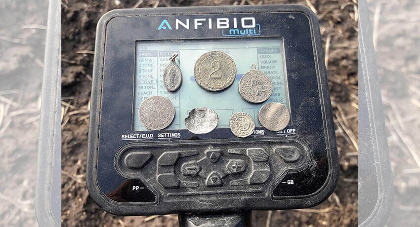 Latest Findings With Anfibio Multi - Cover