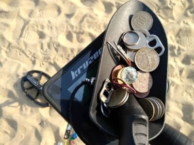 Beach metal detecting with Kruzer