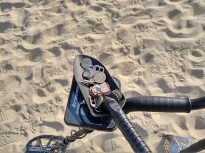 Beach metal detecting with Kruzer