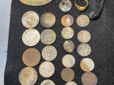 Badge And Beautiful Gold Ring - 1